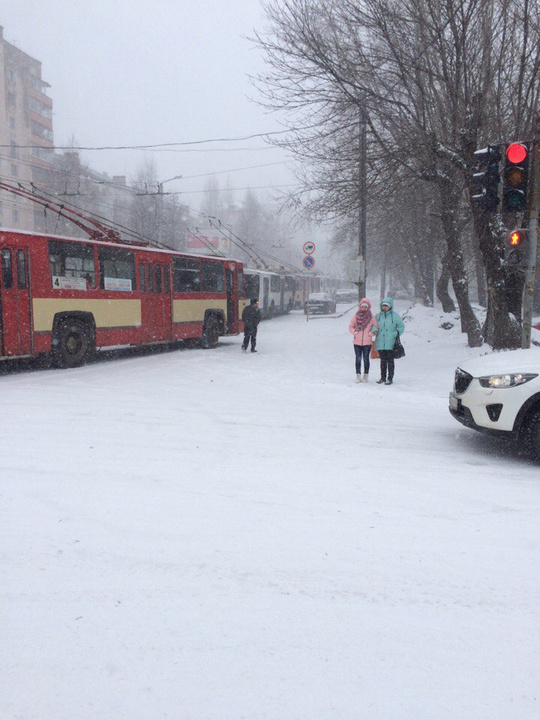 На улице Карла Маркса троллейбусы не могут заехать в гору