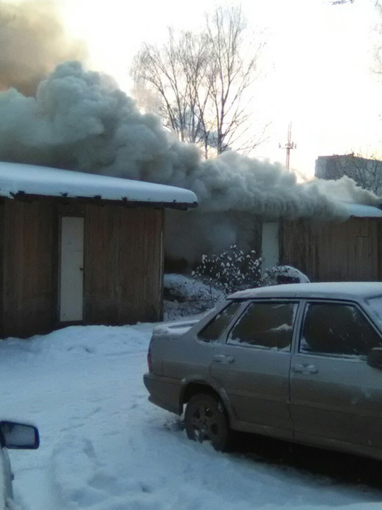 Очевидцы: в Нововятске поход на шашлыки обернулся сгоревшим дровеником (ФОТО+ВИДЕО)