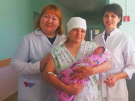 В Якутии женщина родила дочь в окружении бурых медведей