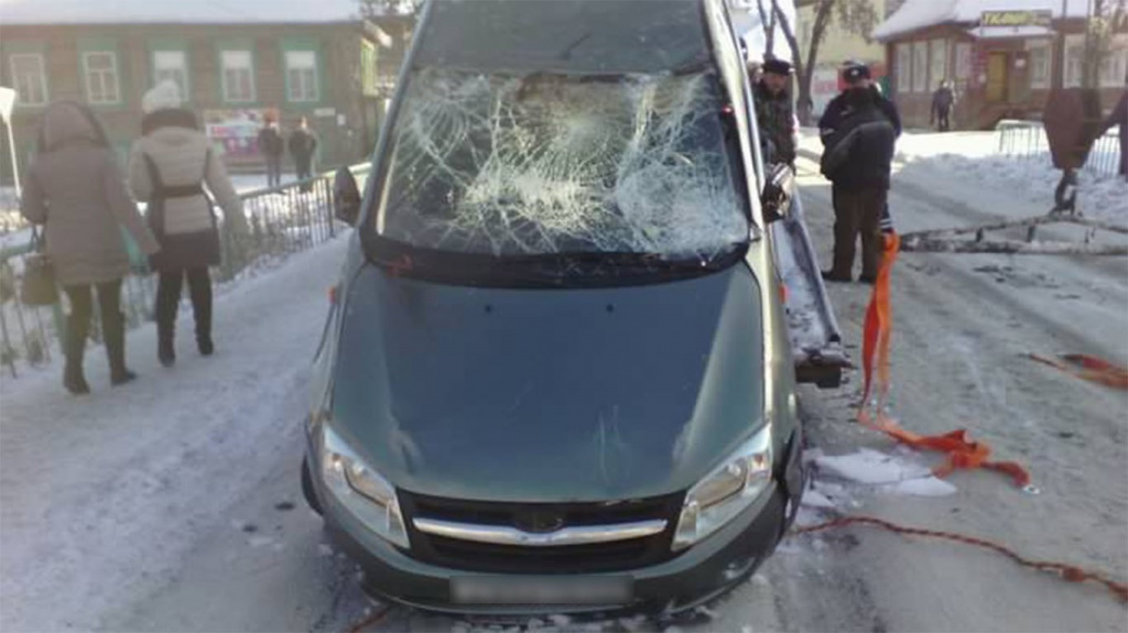 В Кировской области из-за плохой работы дорожников произошло серьёзное ДТП (ФОТО)