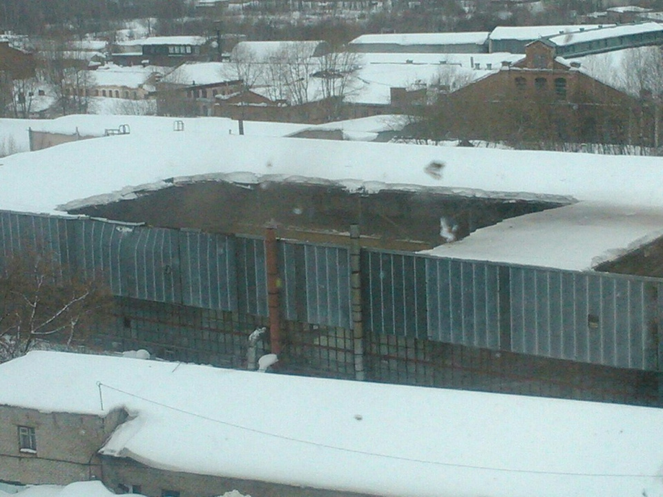 Дубль два: крыша кировского завода продолжает разрушаться (ФОТО)