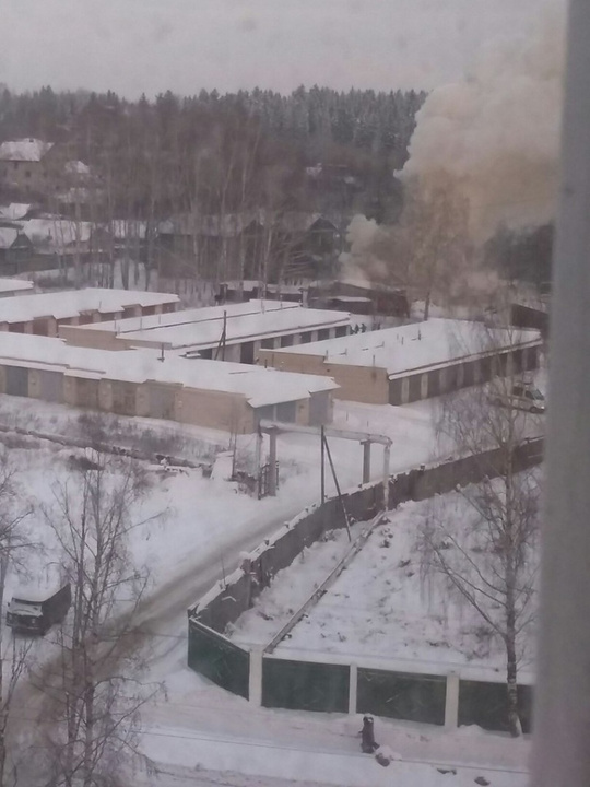 Очевидцы: в Нововятске поход на шашлыки обернулся сгоревшим дровеником (ФОТО+ВИДЕО)