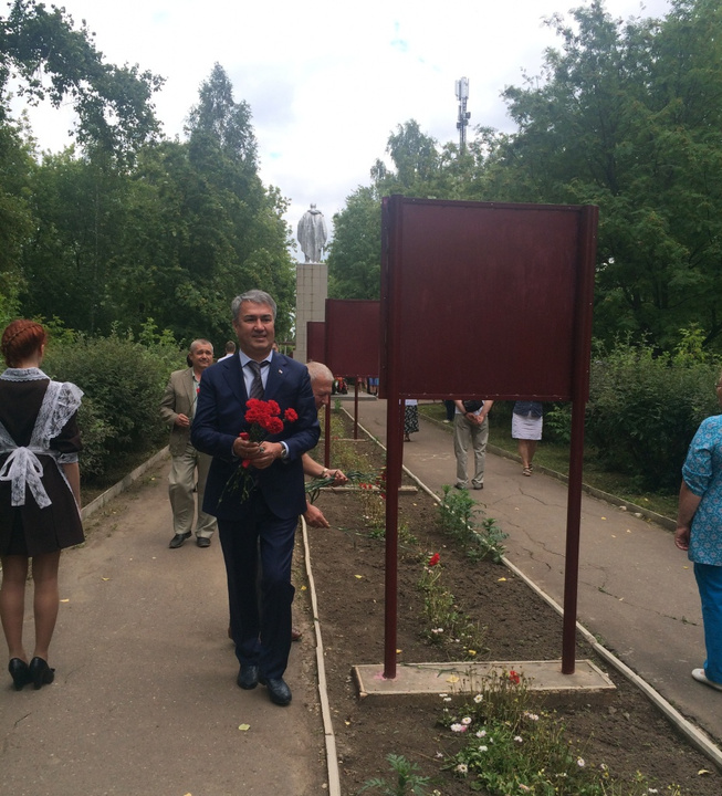 Рахим Азимов принял участие в открытии  реконструированной  Аллеи Славы в  г. Зуевка