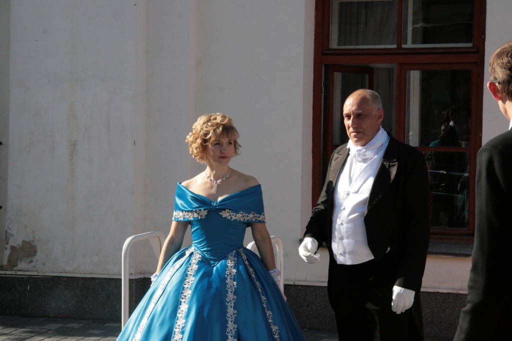Кировчане разучивают танцы XIX века прямо на улице