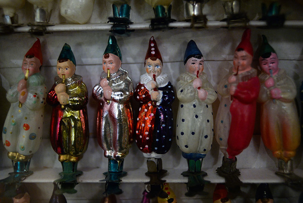 Часы из «Карнавальной ночи», Дед Мороз-железнодорожник и сосульки. Как украшали новогодние ёлки в СССР