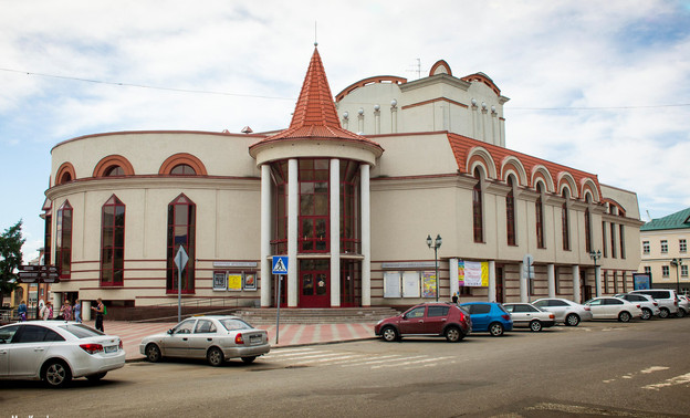 Площадь перед Театром кукол им. А.Н.Афанасьева
