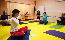 Сукшма-вьяяма и сурья-намаскар: как волонтёры создали в Кирове бесплатную студию йоги