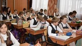 С 1 сентября кировским школьникам запретят пользоваться телефонами