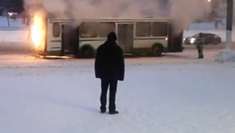 Утром в юго-западном районе Кирова загорелся автобус