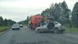 На Победиловском тракте «Лада» врезалась в дорожный погрузчик: водитель погиб на месте