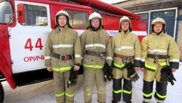 В Оричах пожарные спасли пенсионера из горящей квартиры
