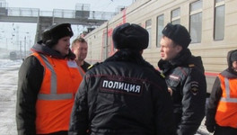 В Кирове с поезда сняли пьяного мужчину с ребёнком