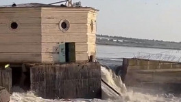Новую Каховку затопило после разрушения местной ГЭС
