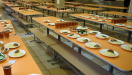 Роспотребнадзор выявил нарушения при организации питания в кировских школах