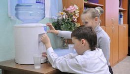 В Кировских образовательных учреждениях поддержали установку новых фильтров для воды