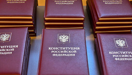 Губернатор Кировской области Александр Соколов поздравил жителей региона с Днём Конституции