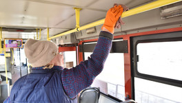 Салоны автобусов в Кирове начали дезинфицировать после каждого рейса