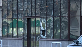 Кировчанин разбил стекло в здании правительства, требуя ремонта дороги