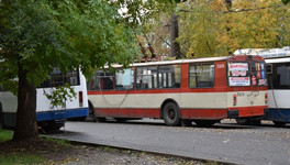 Неизвестный открыл огонь из пистолета по троллейбусу в Кирове