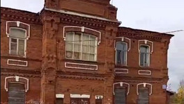 В посёлке Чистые Пруды продали заброшенное здание школы