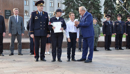 10-летнего жителя Омутнинска торжественно наградили за спасение тонувшей девочки