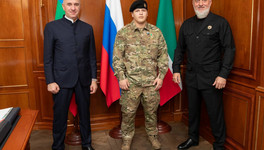 Глава Карачаево-Черкесии наградил сына Рамзана Кадырова за развитие межнационального мира