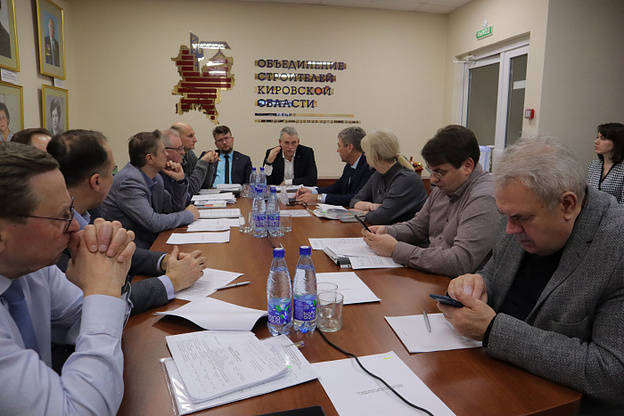 С кировскими строителями обсудили 5-летнюю программу развития строительства в регионе