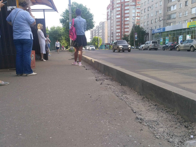 После предписания мэрии подрядчики не убрали высокие бордюры на дорогах Кирова