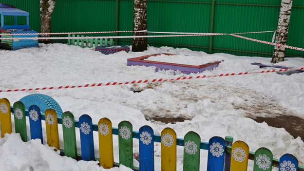 В детском саду Кирова ребёнок провалился под землю