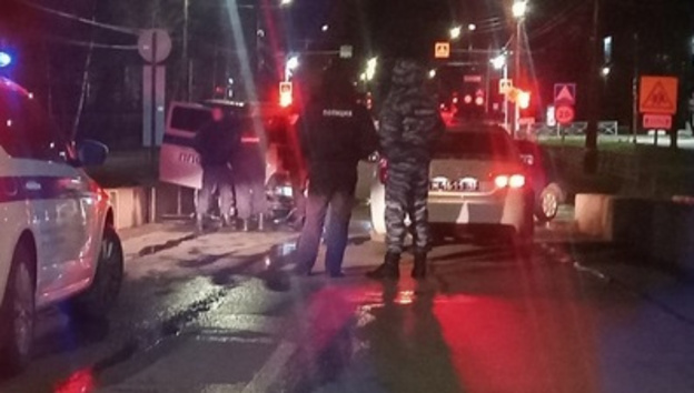 В Нововятске водитель иномарки врезался в машину ППС