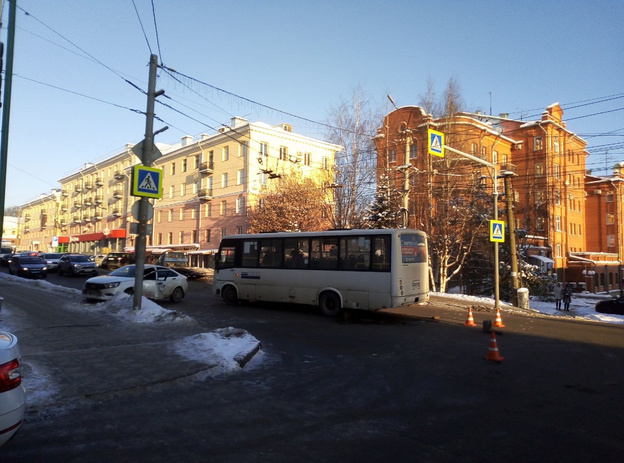 В Кирове в аварии с автобусом пострадали два человека