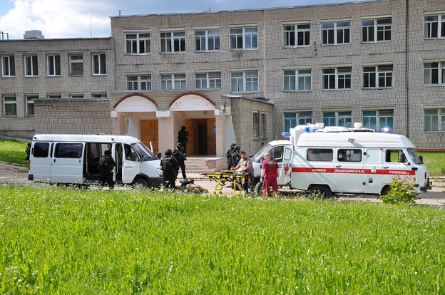 В Кировской области освободили «заложников» из школы