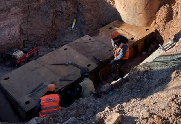 На месте обвала грунта на Дзержинского установили железный саркофаг
