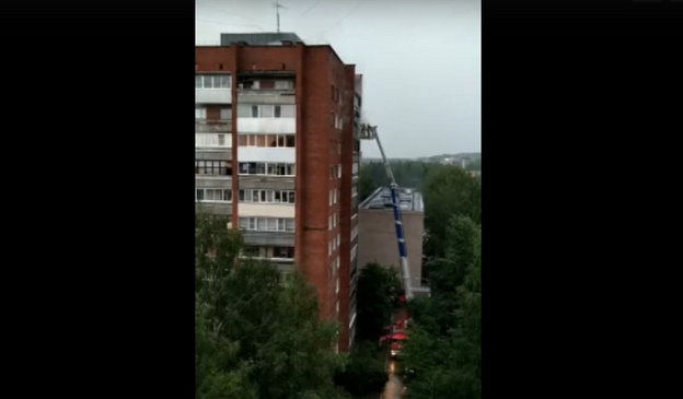 В центре Кирово-Чепецка загорелся 12-этажный дом