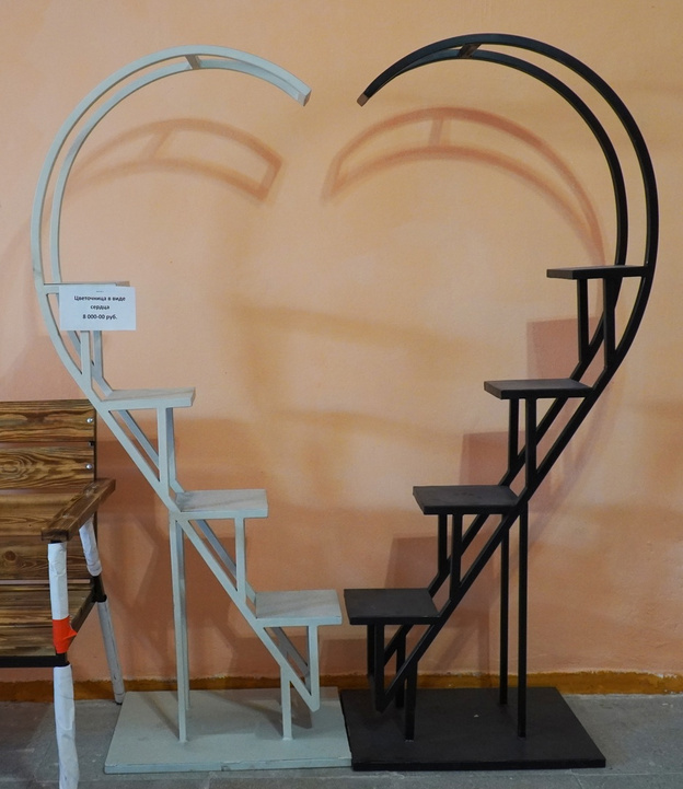 Мебель в хату: кировские осуждённые начали изготавливать скамейки и качели для сада и интерьера