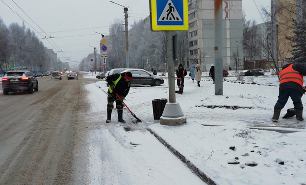 После снегопадов на дороги Кирова вывели 70 единиц техники