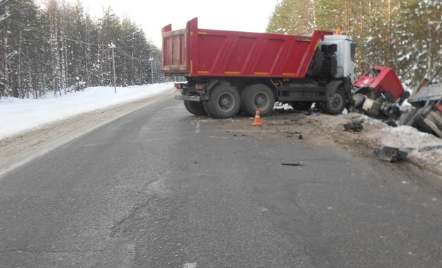 В Белохолуницком районе «лоб в лоб» столкнулись два грузовика