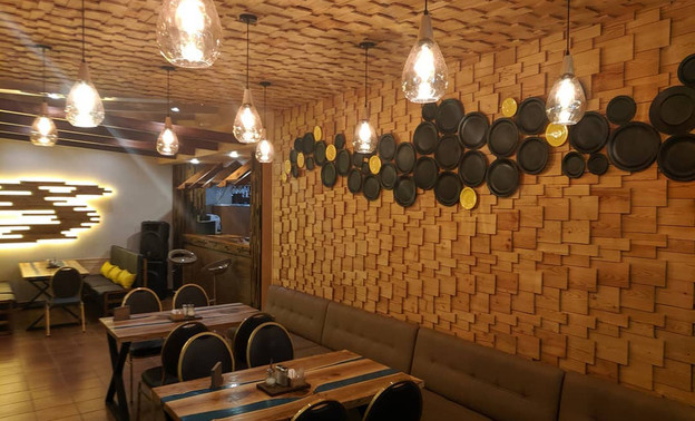 Натуральные материалы и спокойные тона: в кафе «Театральное» в Кирове сменился дизайн