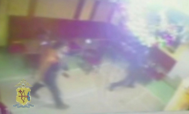В кировском кафе грабитель напал на мужчину, который заступился за бармена