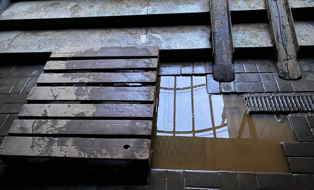 «Тьма кромешная, под водой - ямы»: кировчан пугает подземный переход на улице Воровского