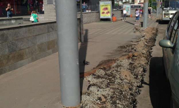 На Воровского меняют гранитные бордюры на бетонные. Кировчане возмущены