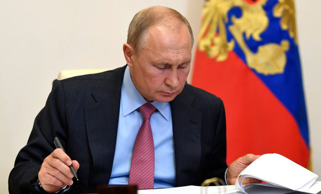 Владимир Путин поручил создать механизм выплат компенсаций жертвам мошенников