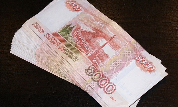 Жительница Юрьянского района чуть не перевела мошенникам 300 тысяч рублей. Ей помешал это сделать менеджер салона связи