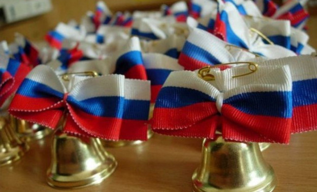 Губернатор Кировской области поздравил школьников с последним звонком