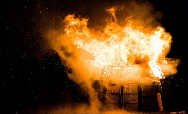 В Санчурском районе произошёл пожар в жилом доме. Погиб один человек