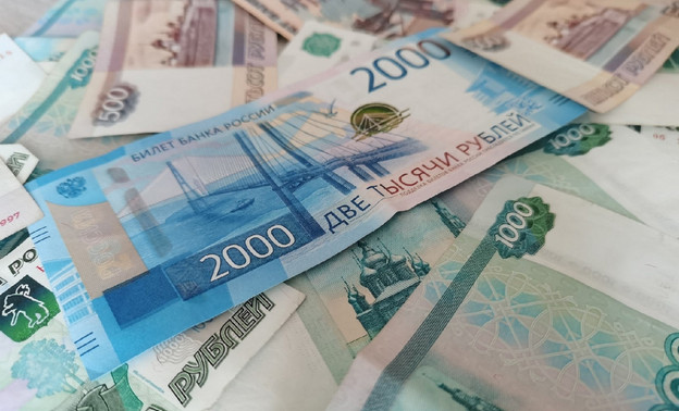 Поверившая помощникам из интернета кировчанка потеряла более 1 млн рублей
