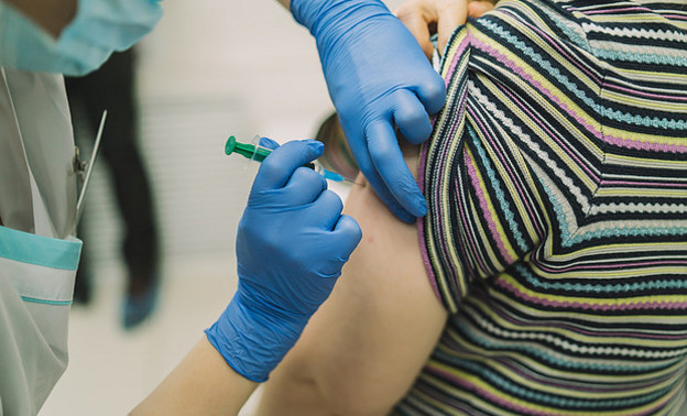 Кировчане могут привиться от коронавируса любыми тремя вакцинами, зарегистрированными на территории России