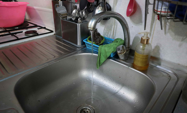 Жильцы аварийного дома на Лесозаводской страдают из-за проблем с водопроводом и отоплением