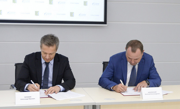 В КЧХК подписали договор о длительной поставке природного газа для производства минеральных удобрений