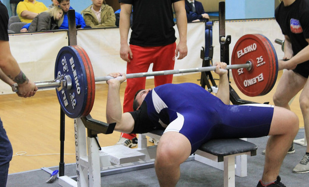 Спортсмены Кировской области стали победителями чемпионата Приволжья по жиму лёжа